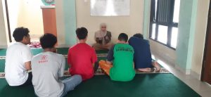 Bulan Ramadhan, Mahasiswi IAT IIQ Jakarta Lakukan Pengabdian Kepada Masyarakat Bekerjasama dengan Baznas Bazis DKI Jakarta